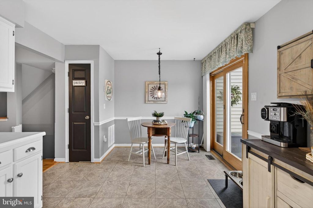 Image 9 of property listing at 1154 OAKMOOR, Halethorpe, MD 21227