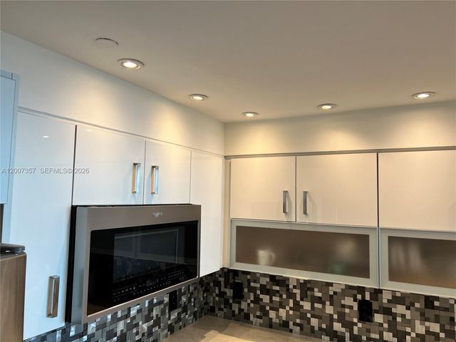 2475 Brickell Ave 2207, Miami, FL 33129