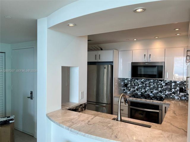 2475 Brickell Ave 2207, Miami, FL 33129