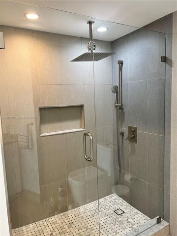 2475 Brickell Ave 2207, Miami, FL 33129