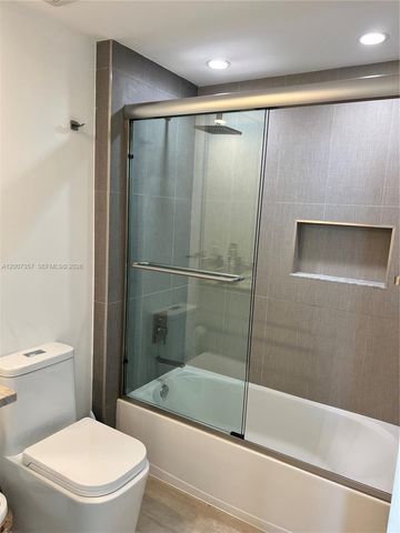 2475 Brickell Ave 2207, Miami, FL 33129