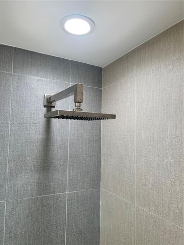 2475 Brickell Ave 2207, Miami, FL 33129