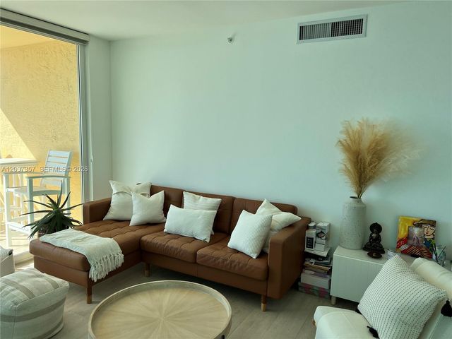 2475 Brickell Ave 2207, Miami, FL 33129