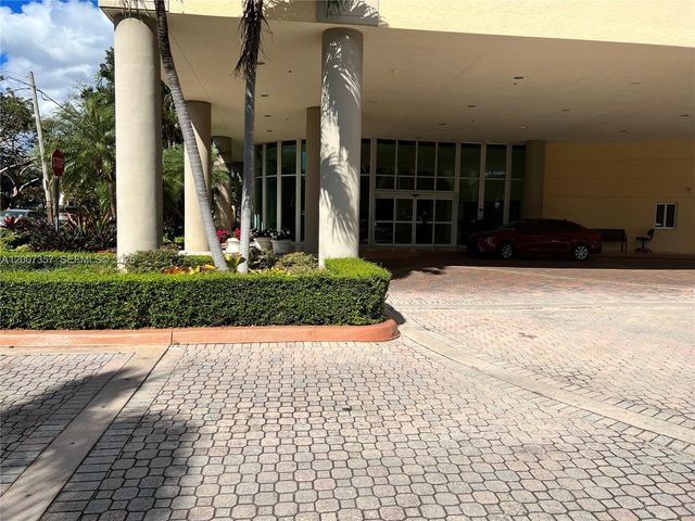 2475 Brickell Ave 2207, Miami, FL 33129