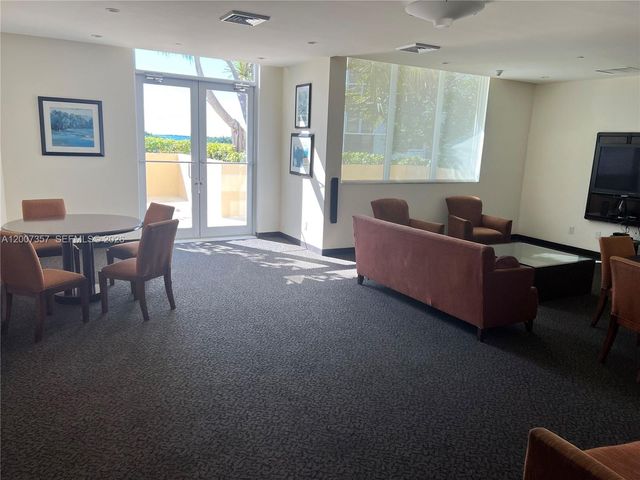 2475 Brickell Ave 2207, Miami, FL 33129