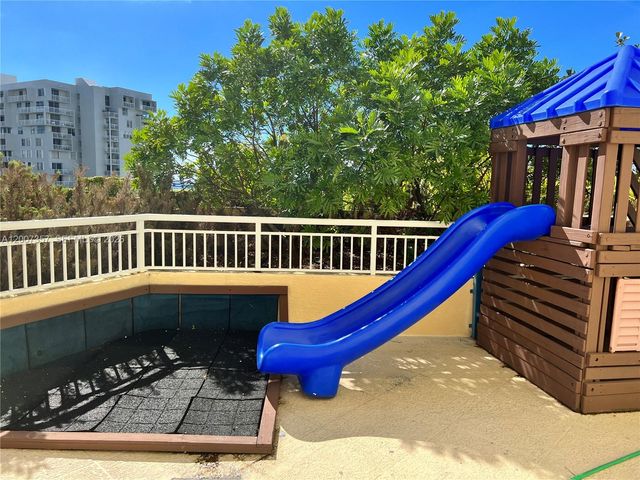 2475 Brickell Ave 2207, Miami, FL 33129