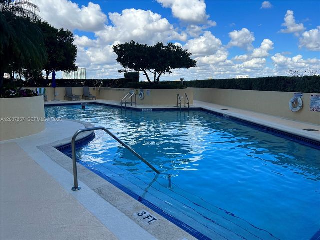 2475 Brickell Ave 2207, Miami, FL 33129