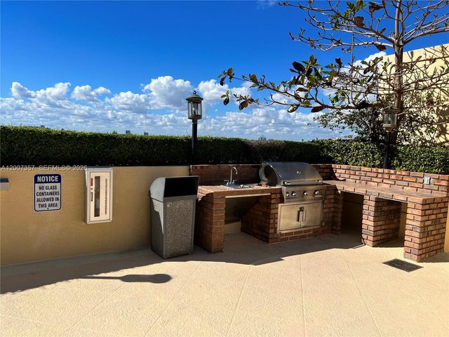 2475 Brickell Ave 2207, Miami, FL 33129