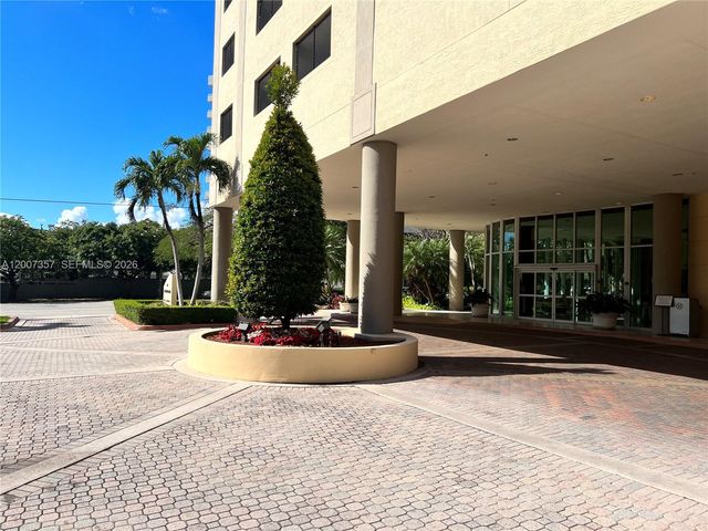 2475 Brickell Ave 2207, Miami, FL 33129