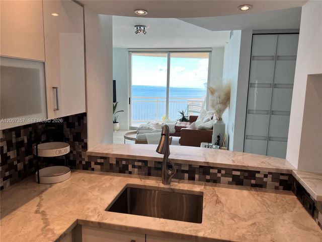 2475 Brickell Ave 2207, Miami, FL 33129