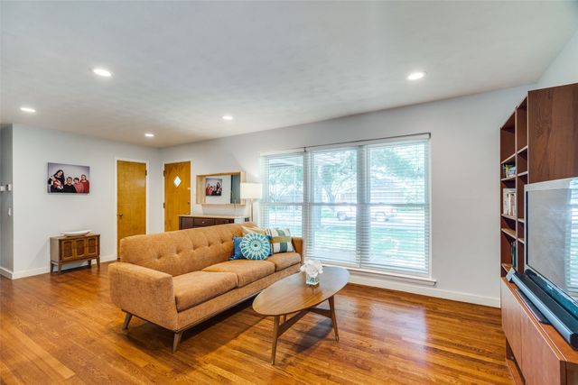 9222 Livenshire Drive, Dallas, TX 75238