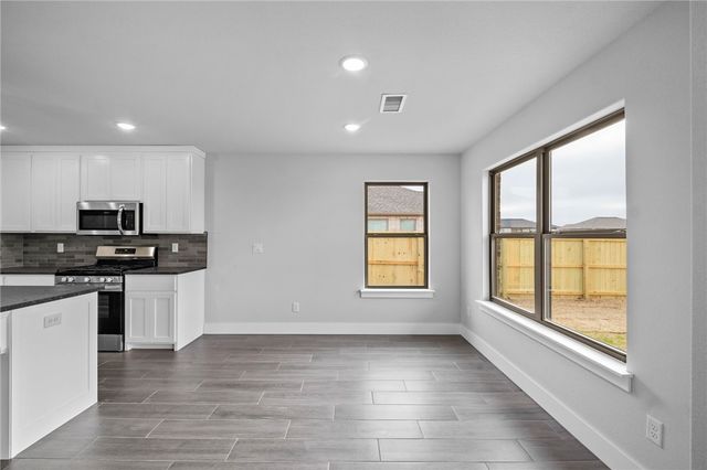 1001 Autumn Royal Avenue, Lowell, AR 72745