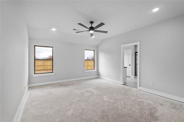 1001 Autumn Royal Avenue, Lowell, AR 72745