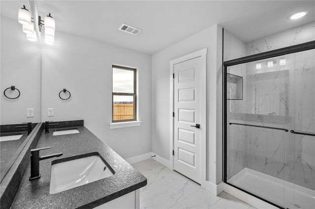 1001 Autumn Royal Avenue, Lowell, AR 72745