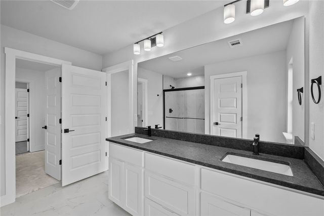 1001 Autumn Royal Avenue, Lowell, AR 72745