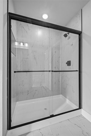 1001 Autumn Royal Avenue, Lowell, AR 72745