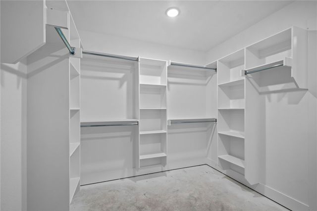 1001 Autumn Royal Avenue, Lowell, AR 72745