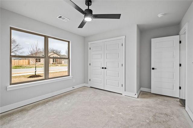 1001 Autumn Royal Avenue, Lowell, AR 72745