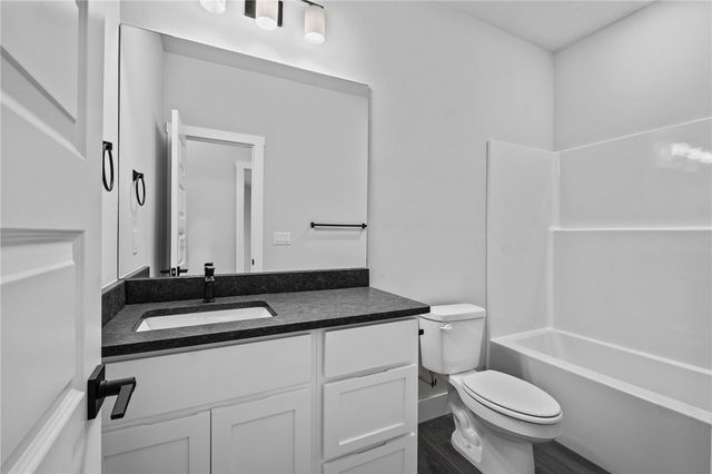 1001 Autumn Royal Avenue, Lowell, AR 72745