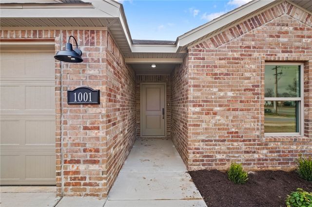 1001 Autumn Royal Avenue, Lowell, AR 72745