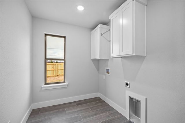 1001 Autumn Royal Avenue, Lowell, AR 72745