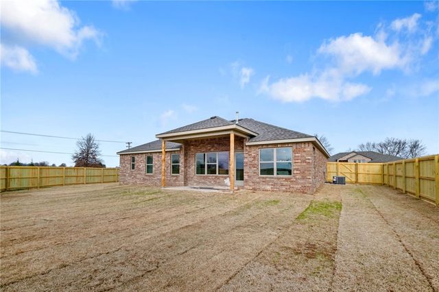 1001 Autumn Royal Avenue, Lowell, AR 72745