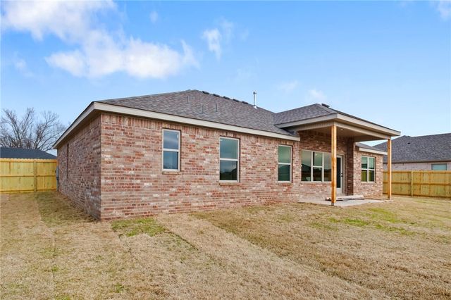 1001 Autumn Royal Avenue, Lowell, AR 72745