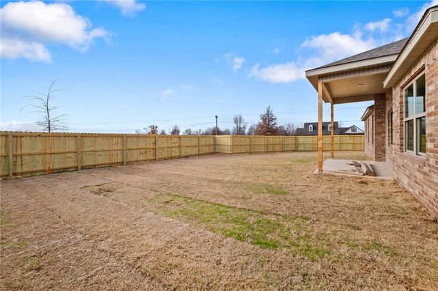 1001 Autumn Royal Avenue, Lowell, AR 72745