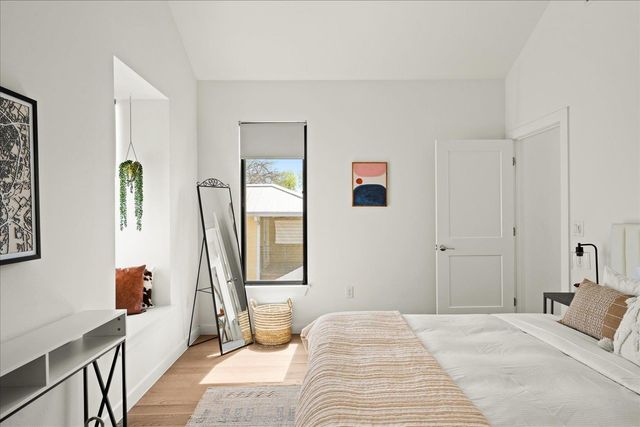 2214 S 3rd ST B, Austin, TX 78704