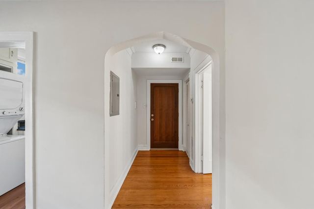2757 W Arthur Avenue 3, Chicago, IL 60645