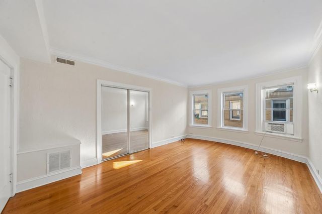 2757 W Arthur Avenue 3, Chicago, IL 60645