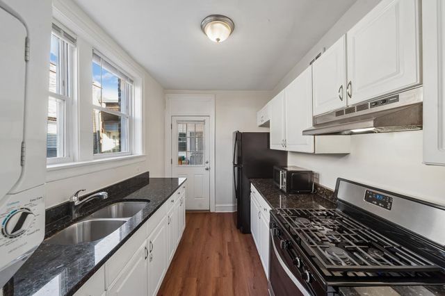 2757 W Arthur Avenue 3, Chicago, IL 60645
