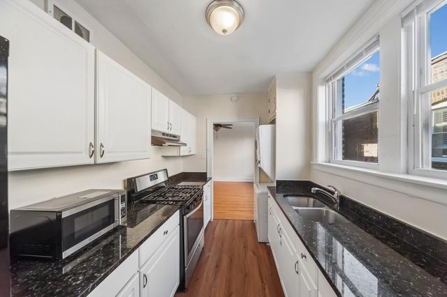 2757 W Arthur Avenue 3, Chicago, IL 60645
