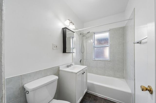 2757 W Arthur Avenue 3, Chicago, IL 60645