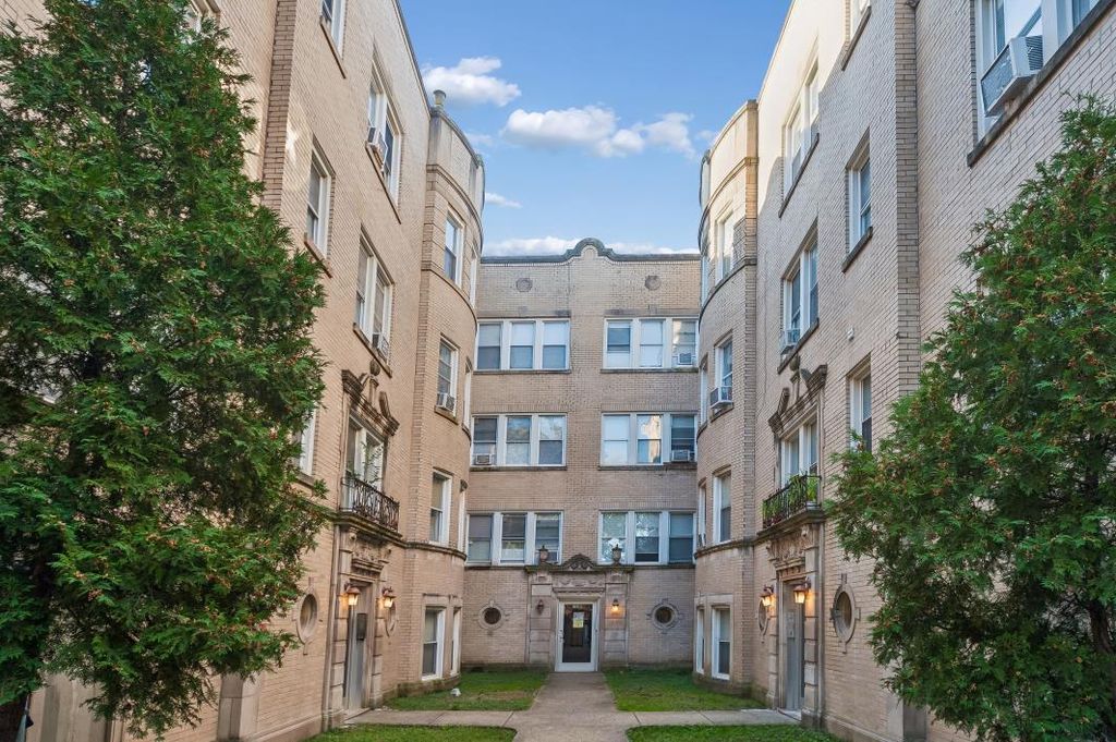 2757 W Arthur Avenue 3, Chicago, IL 60645
