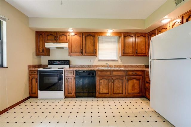 1104 SW MIC-O-SAY Drive, Blue Springs, MO 64015