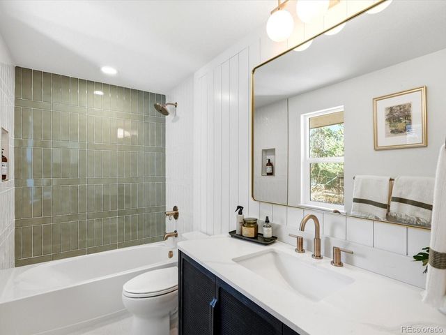 7948 S Wabash Court, Centennial, CO 80112