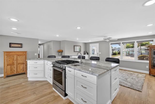1015 SOUTHLAND DRIVE, Tavares, FL 32778