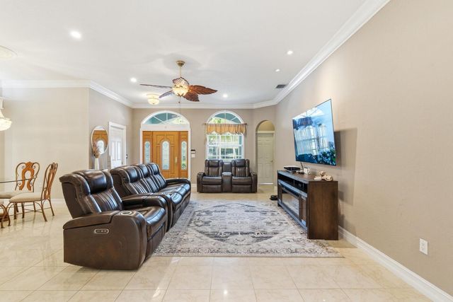 2570 SE 4th Place, Homestead, FL 33033