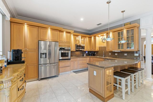 2570 SE 4th Place, Homestead, FL 33033