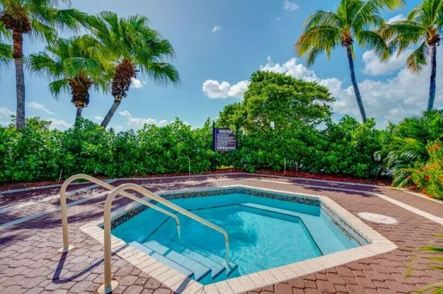2570 SE 4th Place, Homestead, FL 33033