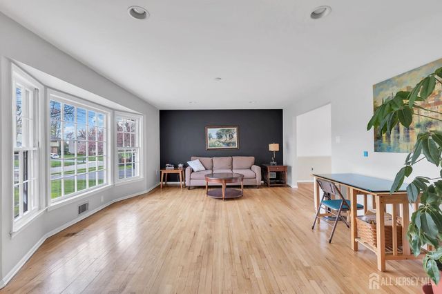 8 Queens Place, Old Bridge, NJ 08857