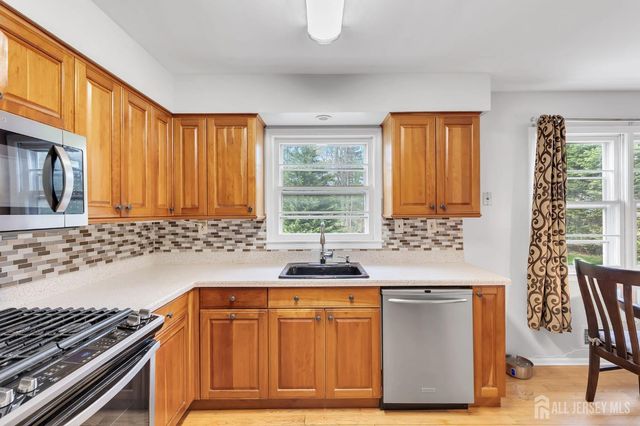 8 Queens Place, Old Bridge, NJ 08857