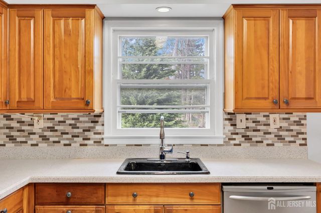 8 Queens Place, Old Bridge, NJ 08857