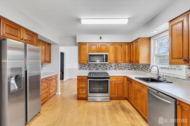 8 Queens Place, Old Bridge, NJ 08857