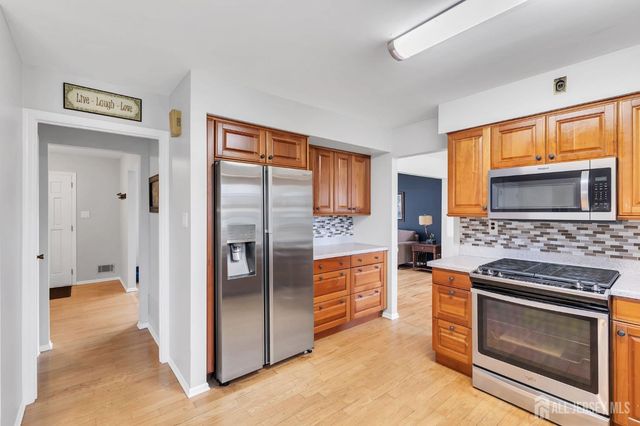 8 Queens Place, Old Bridge, NJ 08857