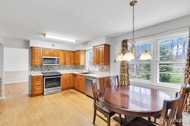 8 Queens Place, Old Bridge, NJ 08857