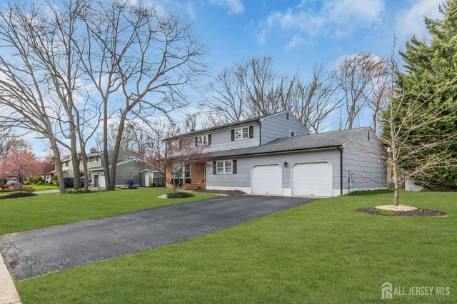 8 Queens Place, Old Bridge, NJ 08857