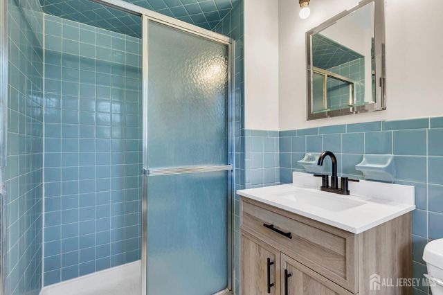 8 Queens Place, Old Bridge, NJ 08857