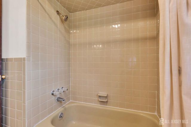 8 Queens Place, Old Bridge, NJ 08857